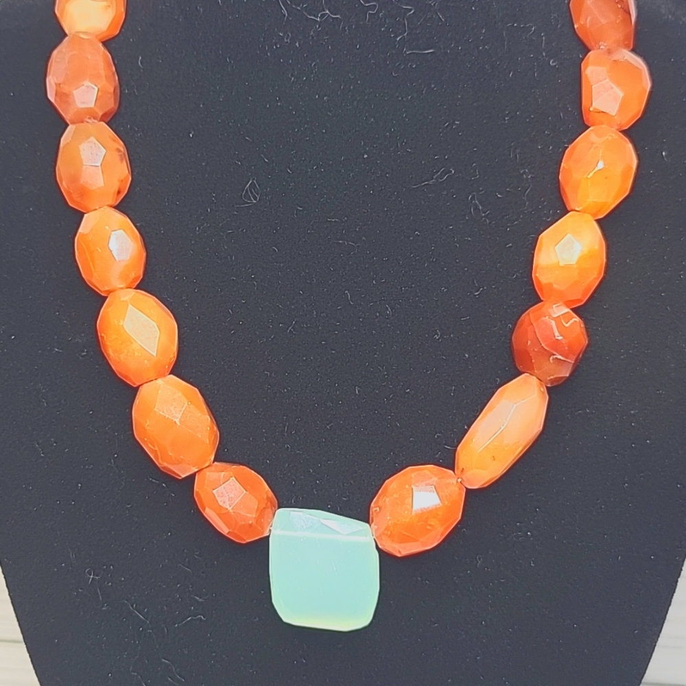 Vintage Carnelian Beads And Chalcadony Pendant Bead Faceted Necklace 14"